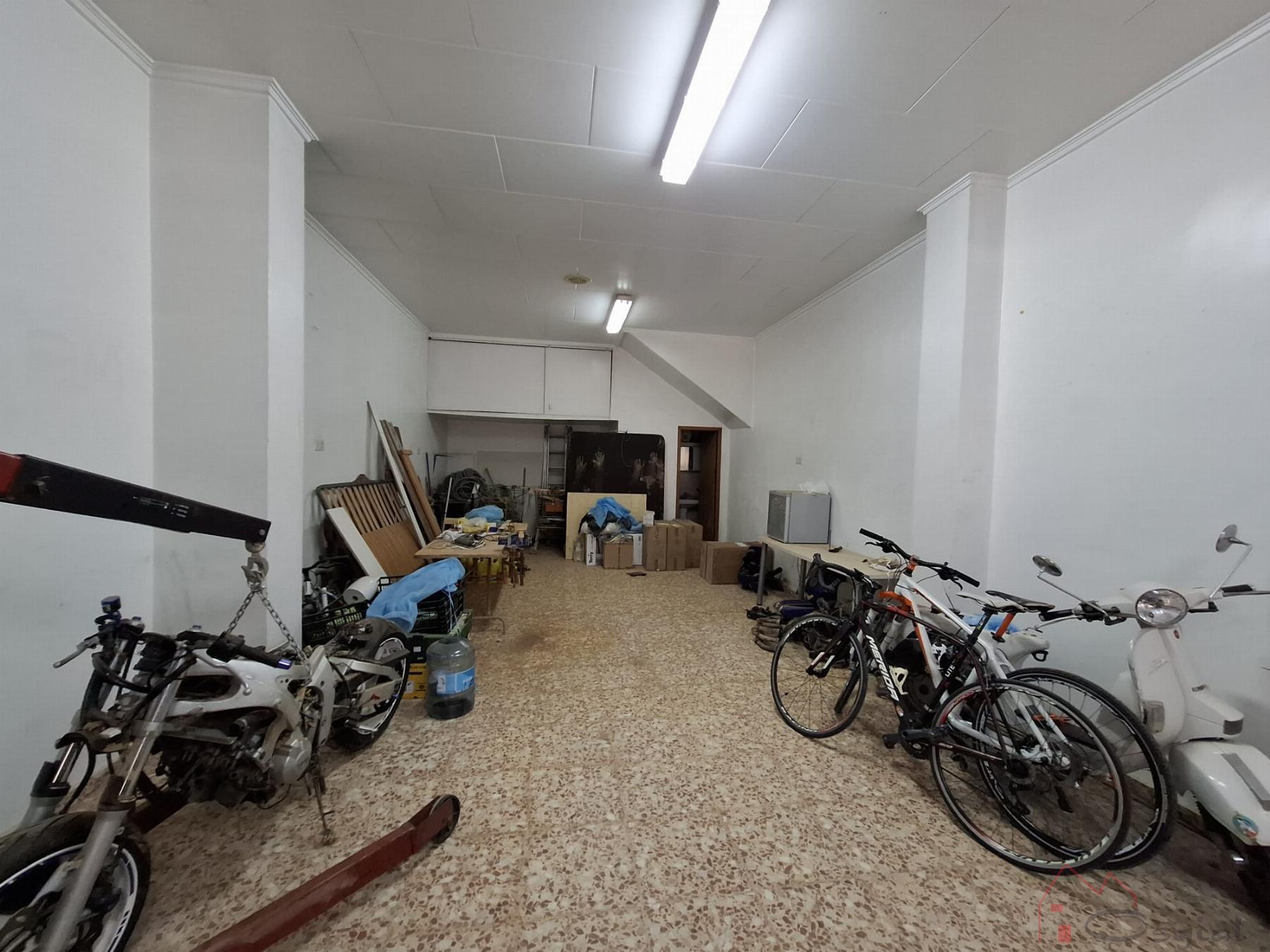 Продажа от

 Коммерческие помещения на Massanassa