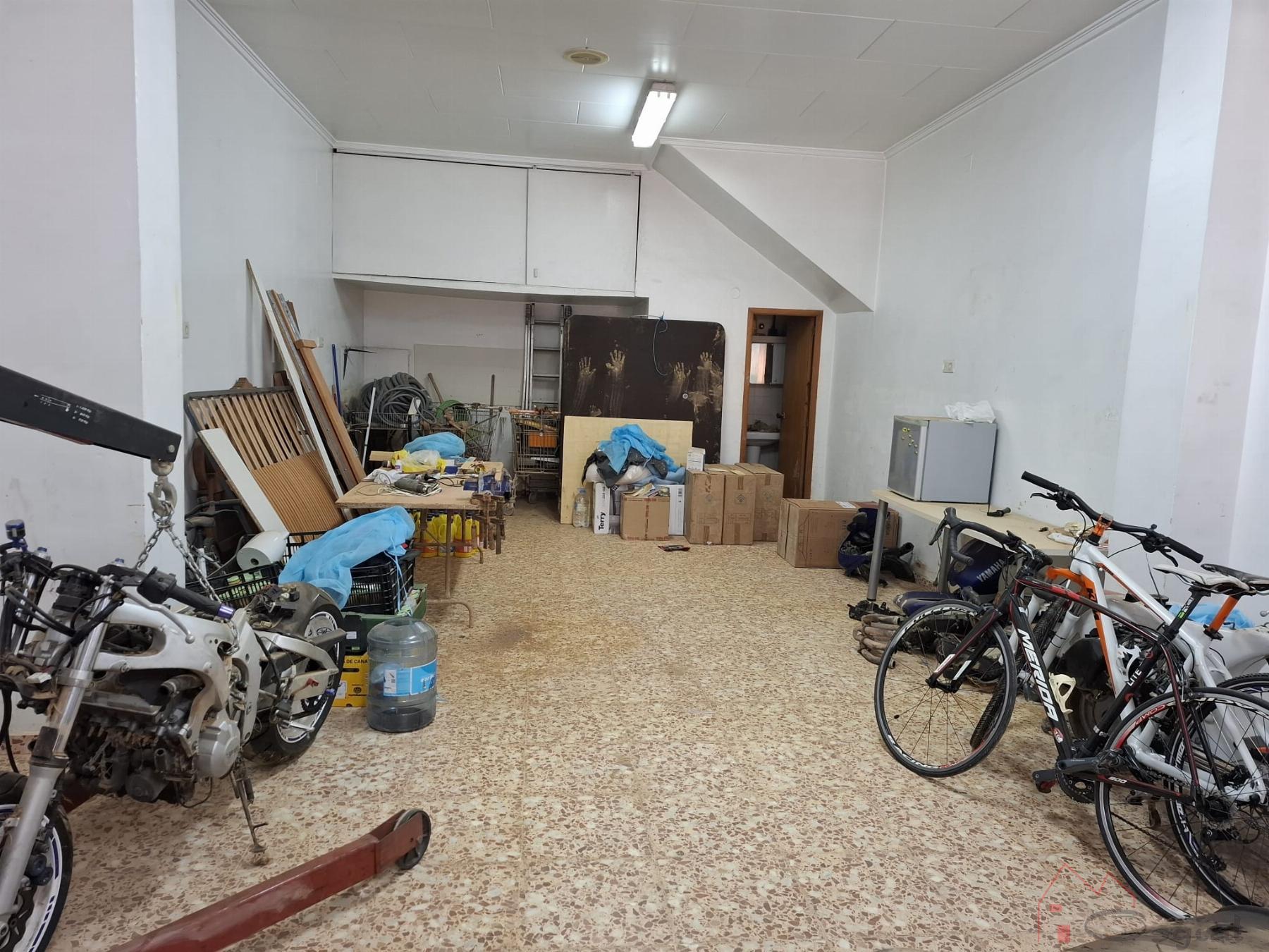 Продажа от

 Коммерческие помещения на Massanassa