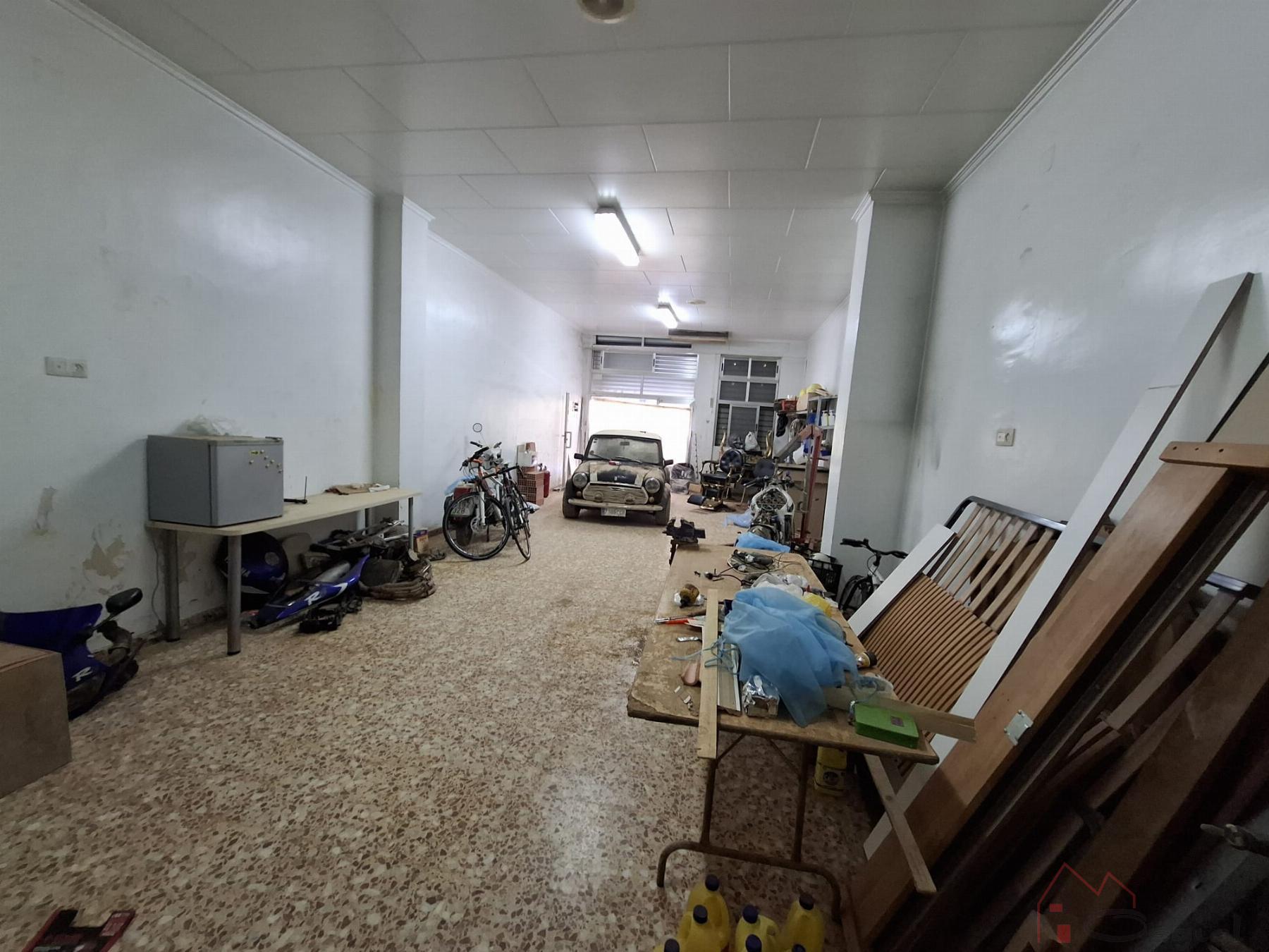For sale of commercial in Massanassa