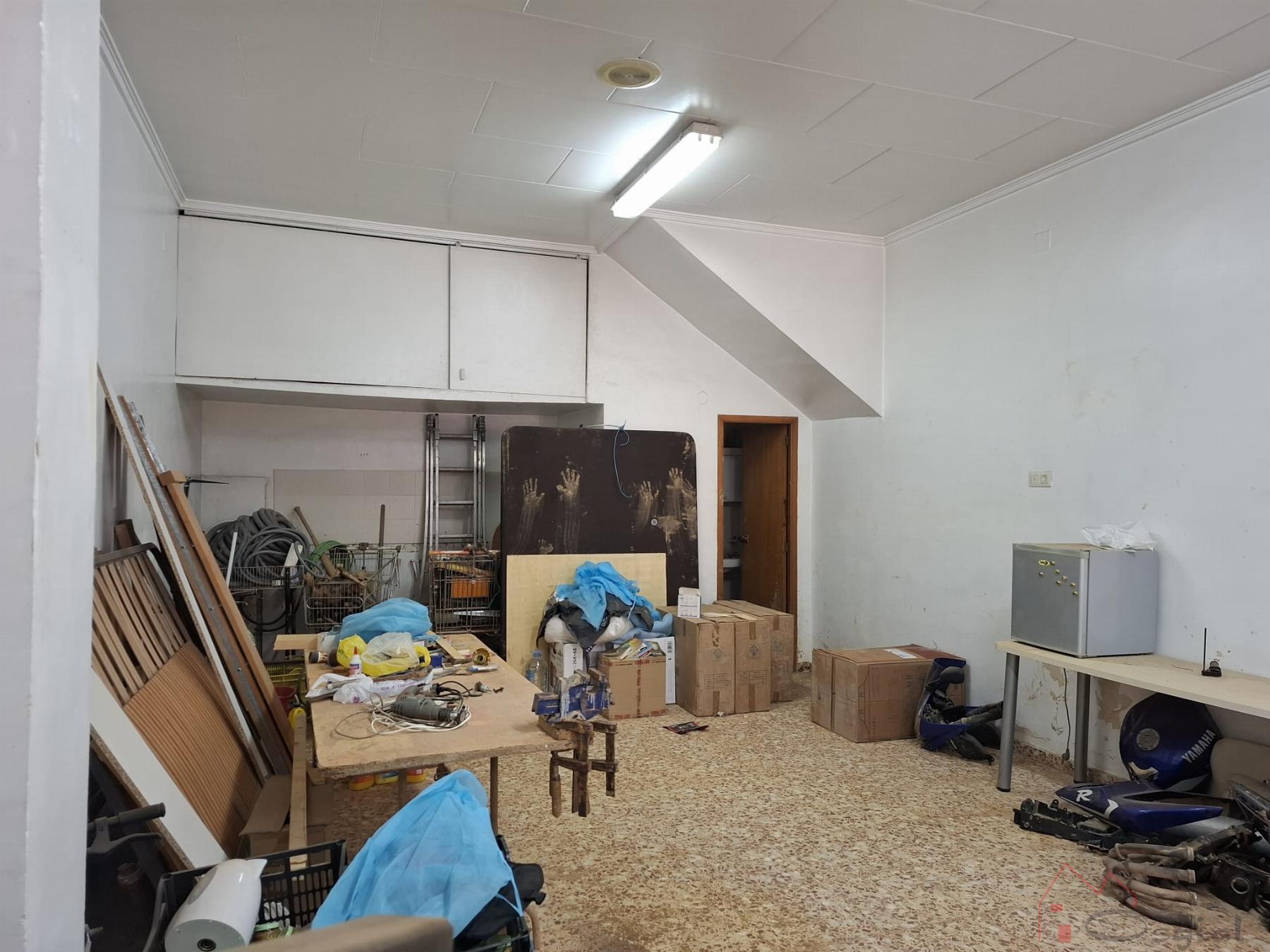 Продажа от

 Коммерческие помещения на Massanassa