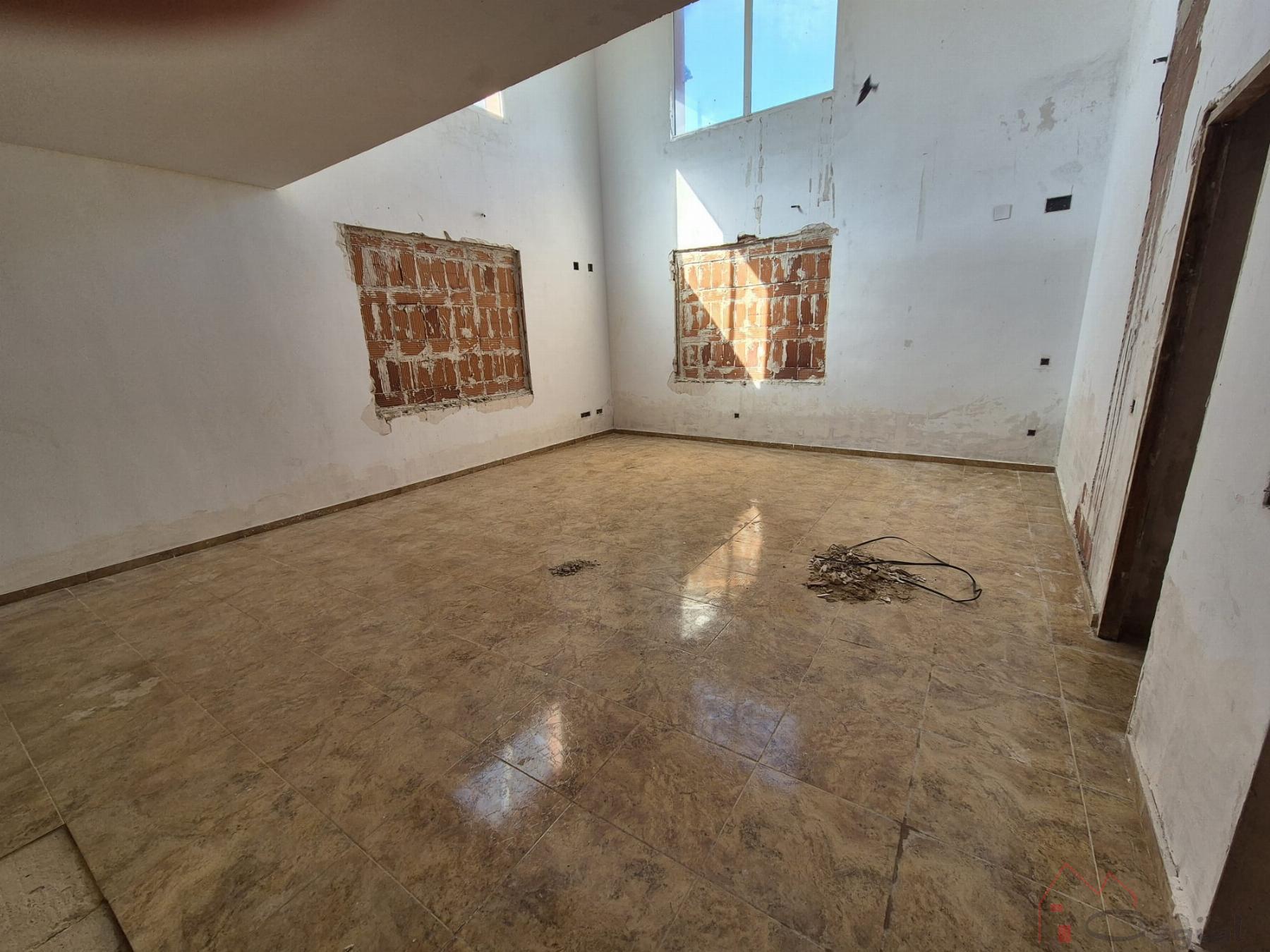 For sale of chalet in Monserrat