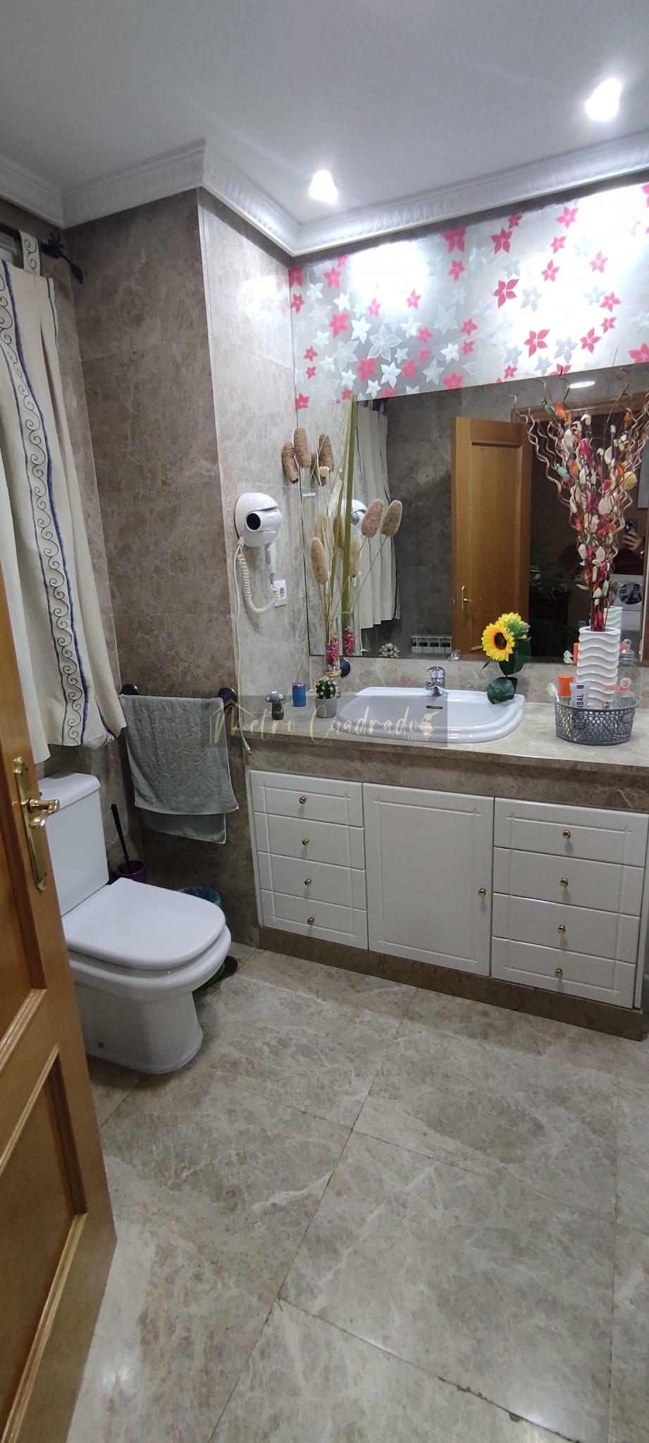 Suite bathroom