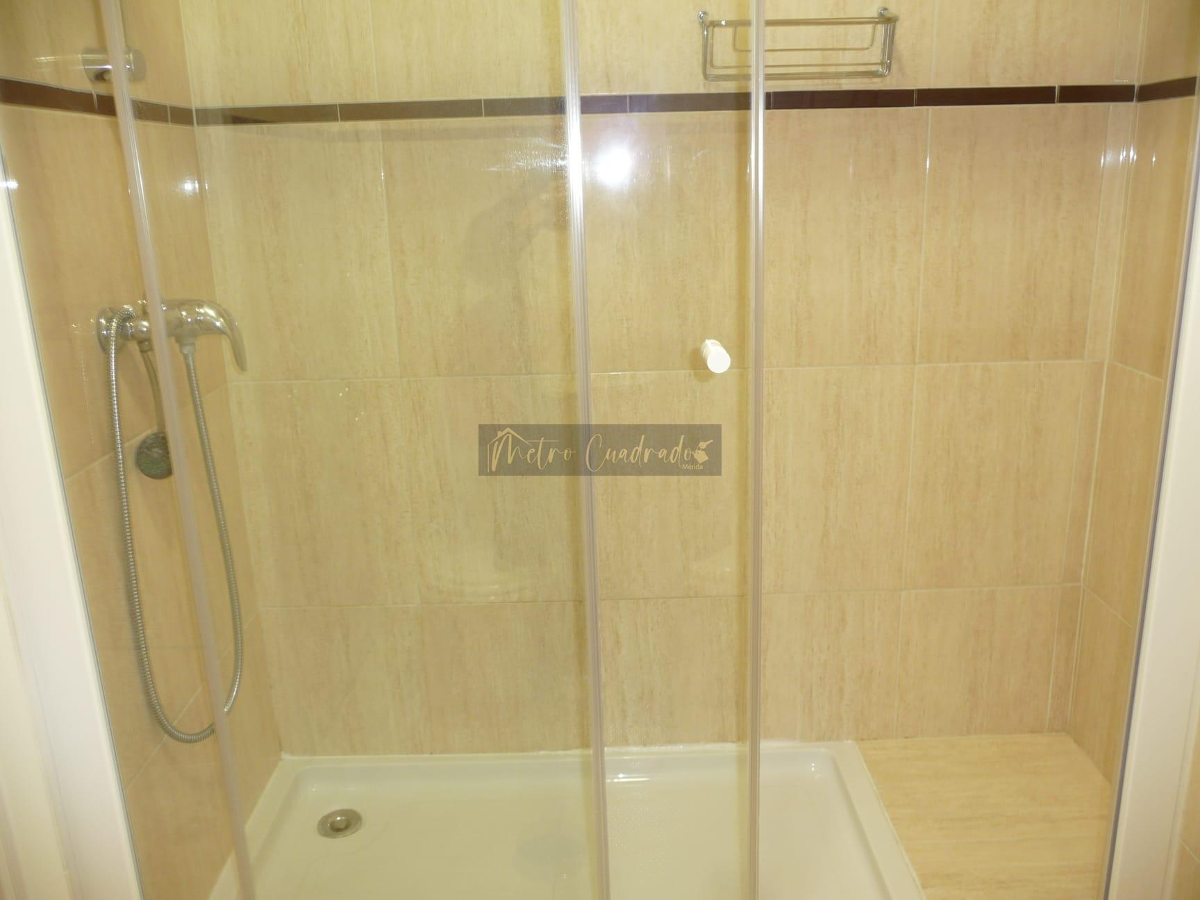 Suite bathroom