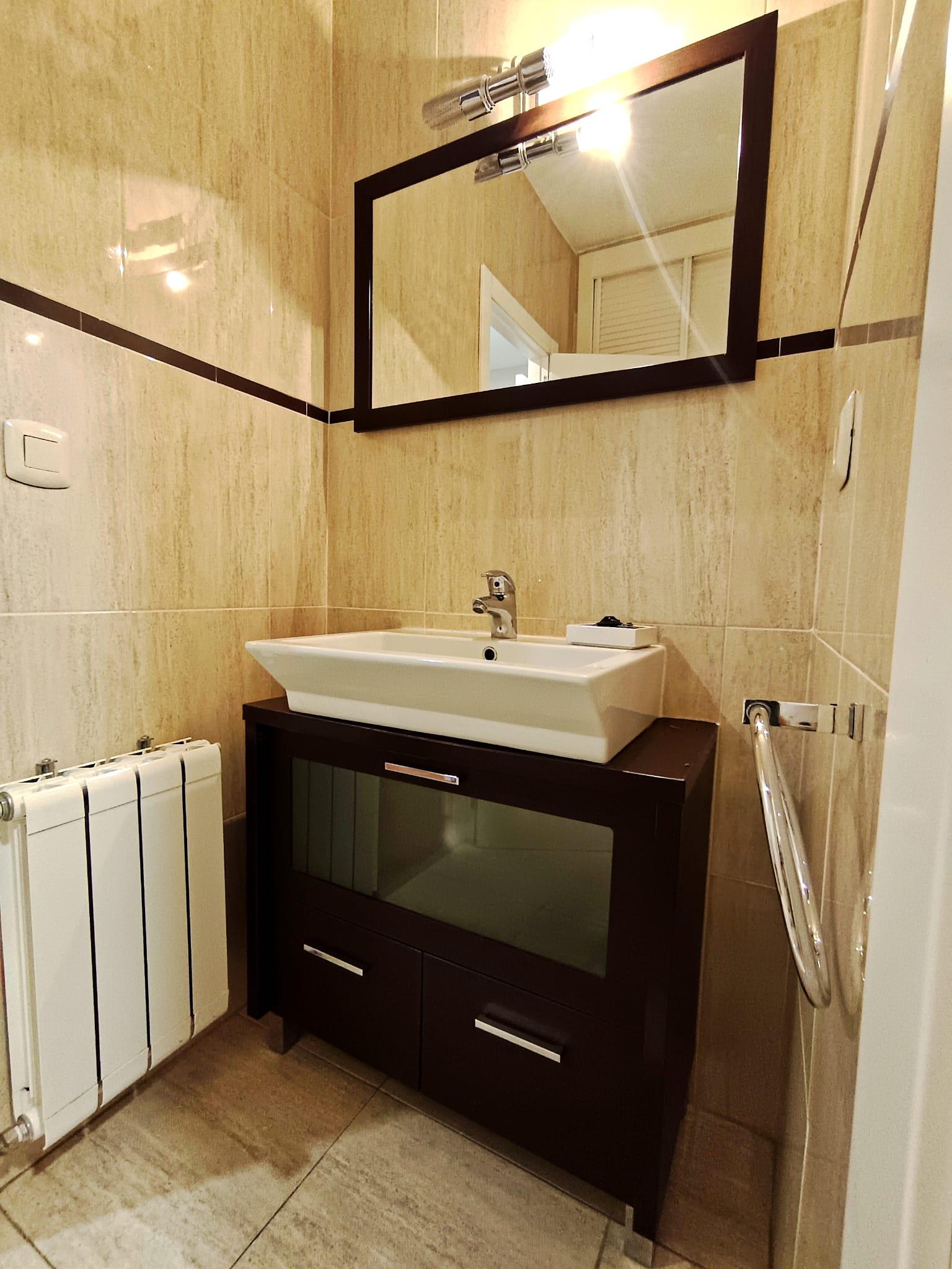 Suite bathroom