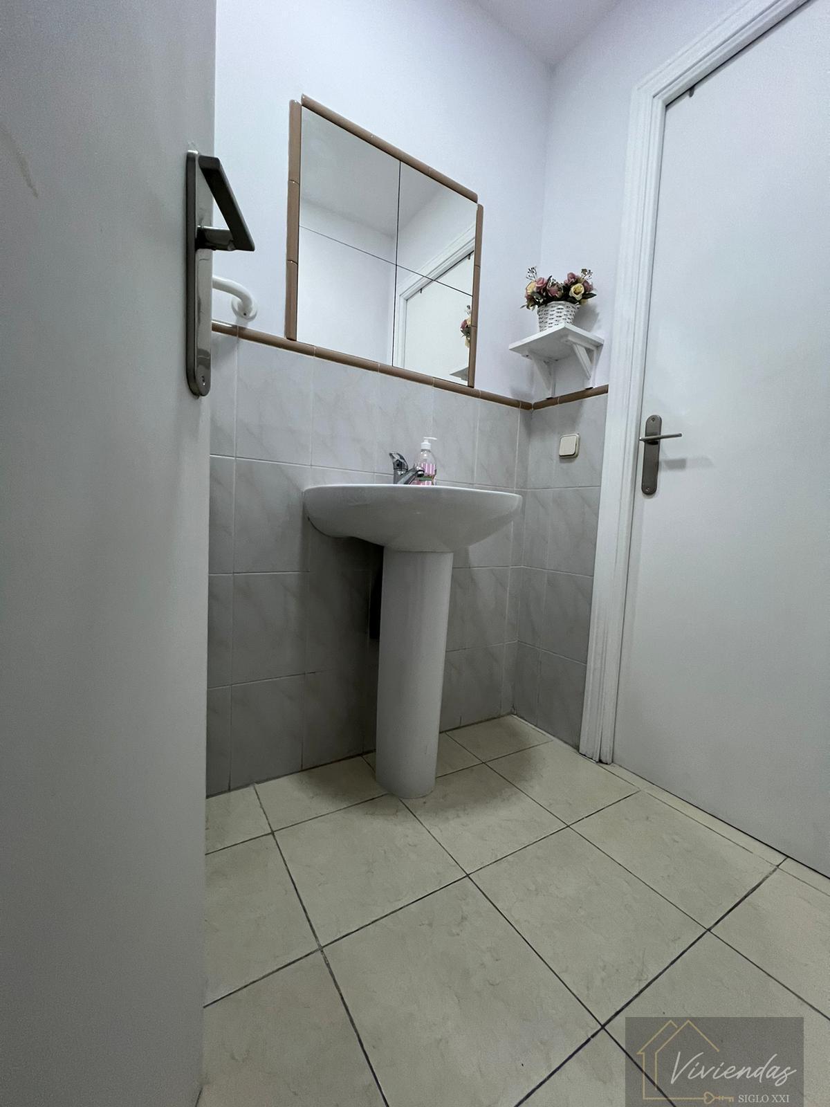 For share of commercial in Boadilla del Monte