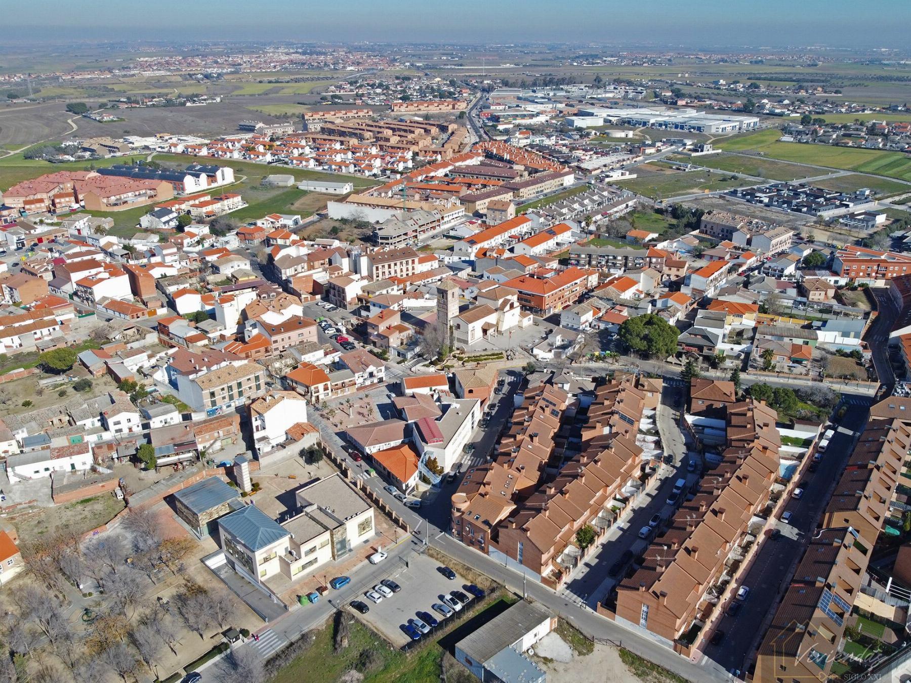 For sale of land in El Viso de San Juan