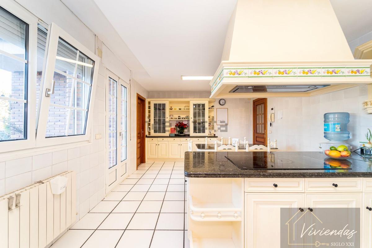 For sale of villa in Boadilla del Monte