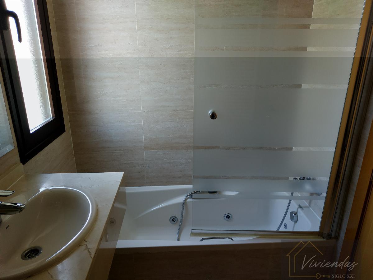 For sale of flat in Arroyomolinos