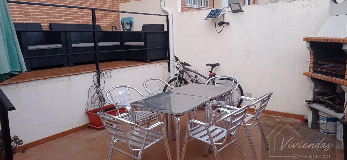 For sale of duplex in Villanueva de Perales