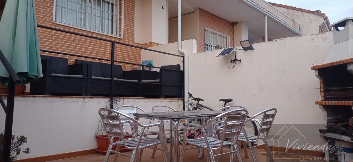 For sale of duplex in Villanueva de Perales