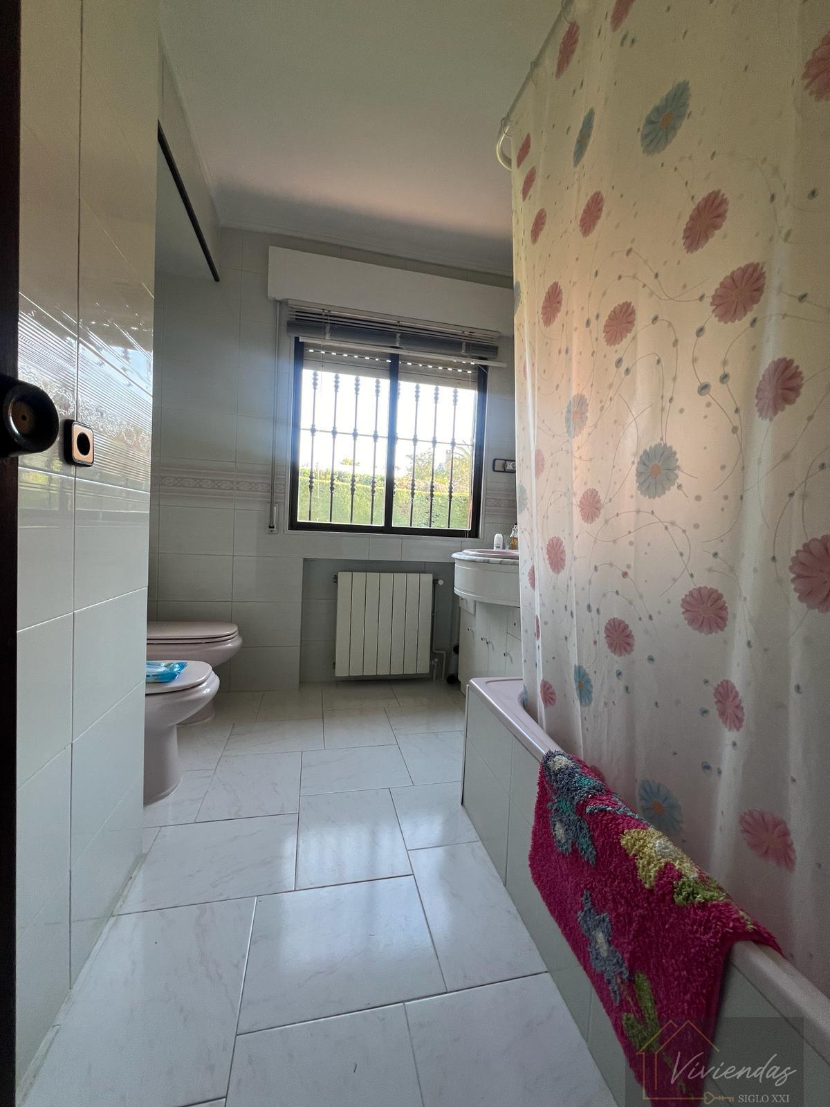 Suite bathroom