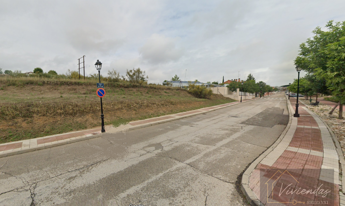For sale of land in Villamantilla