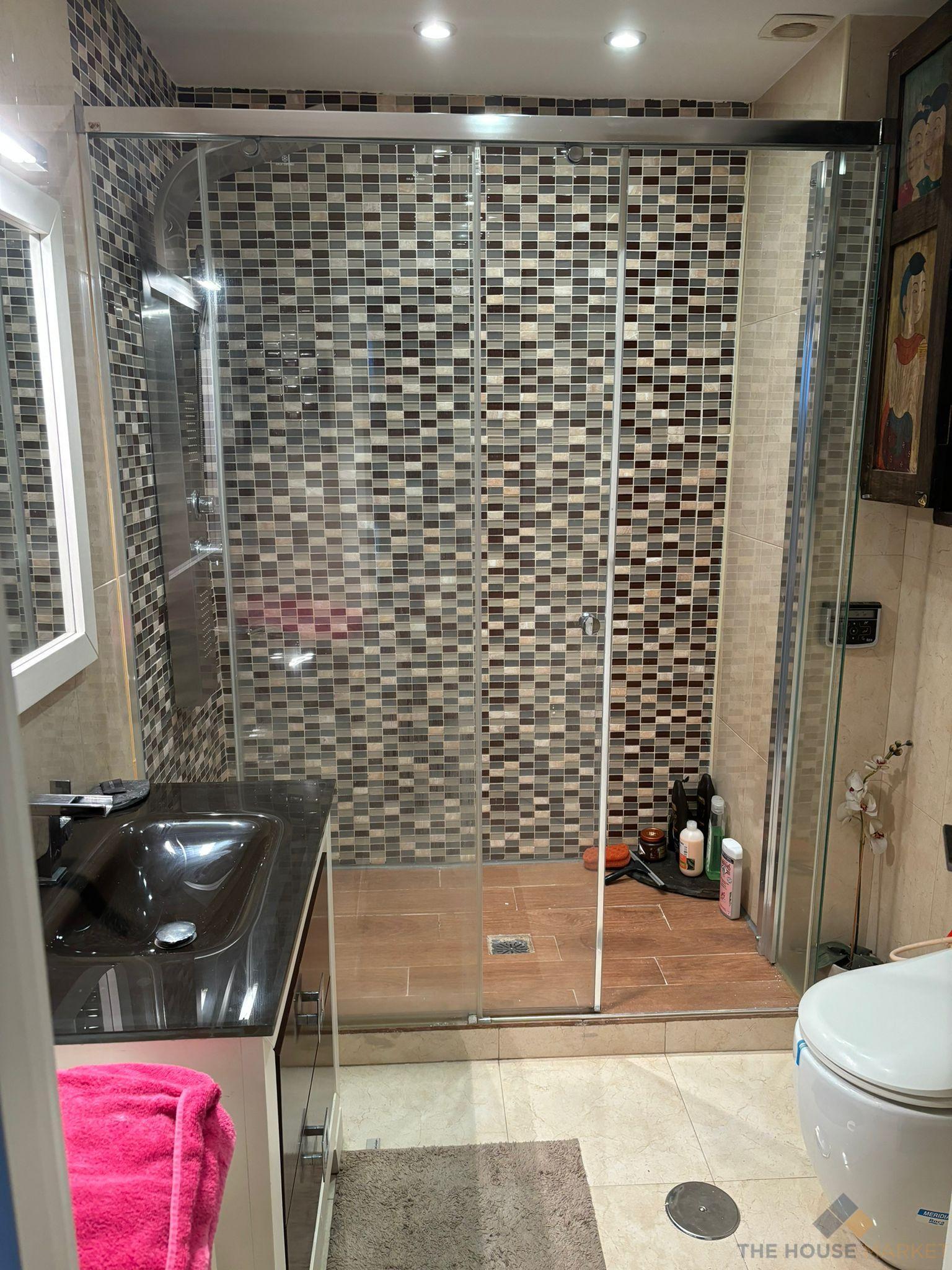 For sale of apartment in Madrid