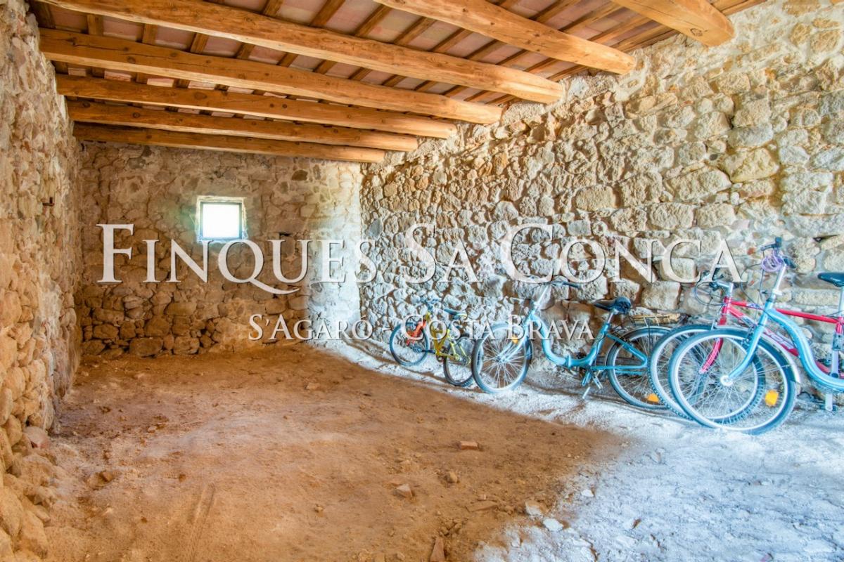 For sale of masia in Castell d´Aro