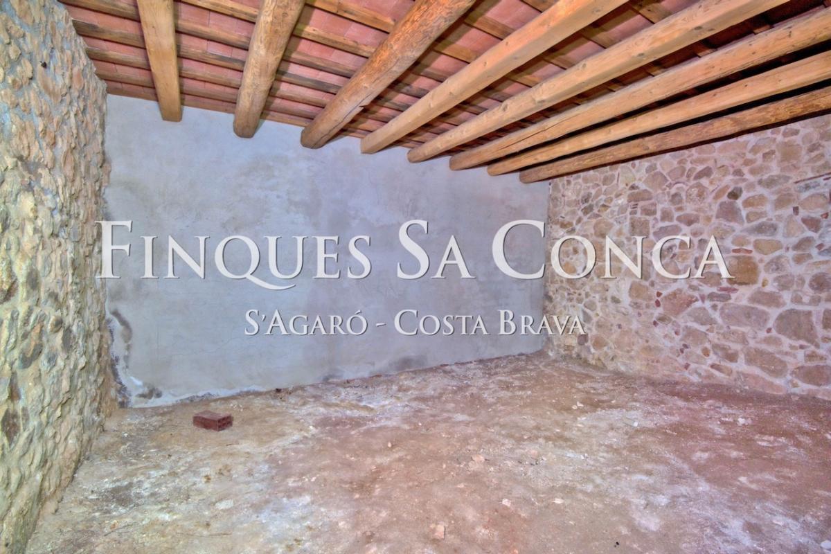 For sale of masia in Castell d´Aro