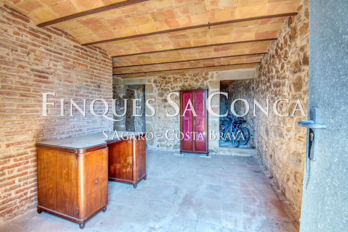 For sale of masia in Castell d´Aro