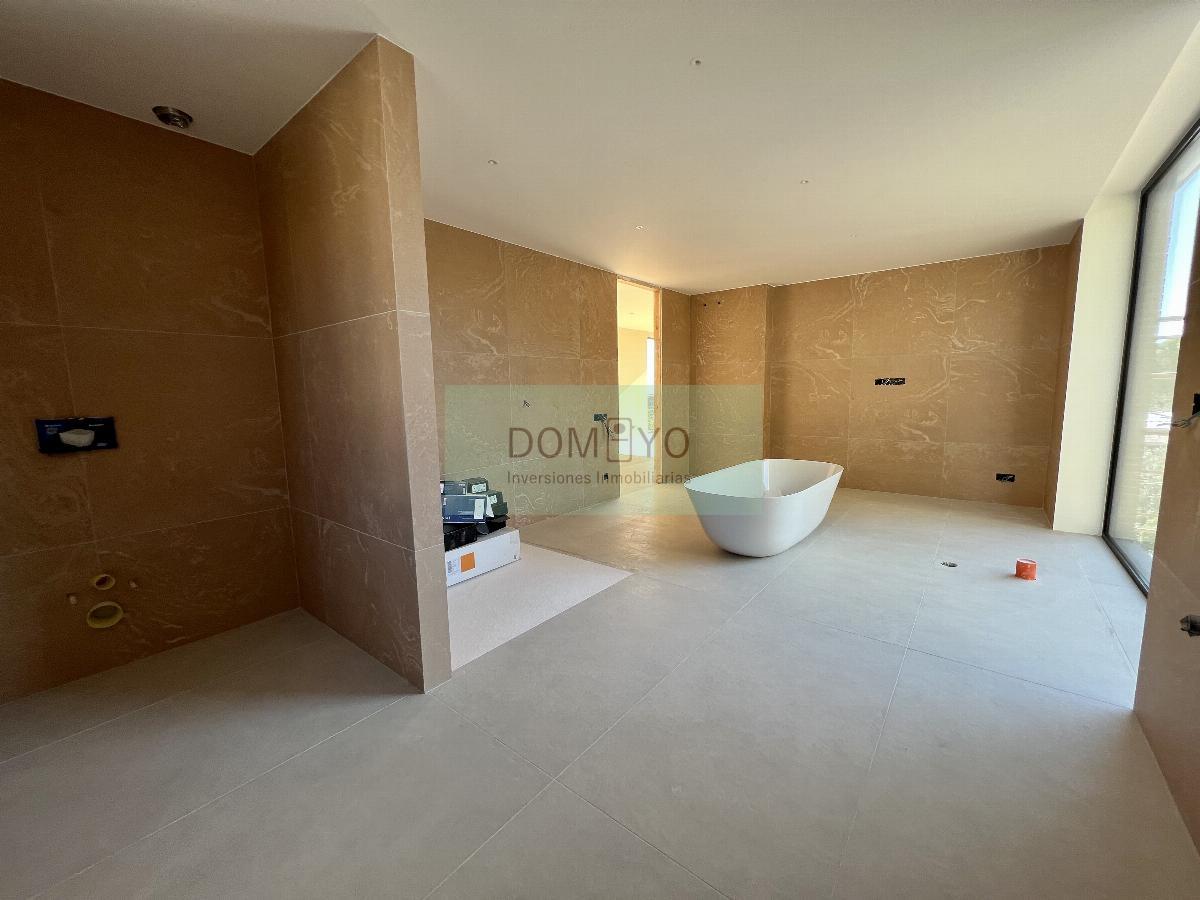 Suite bathroom