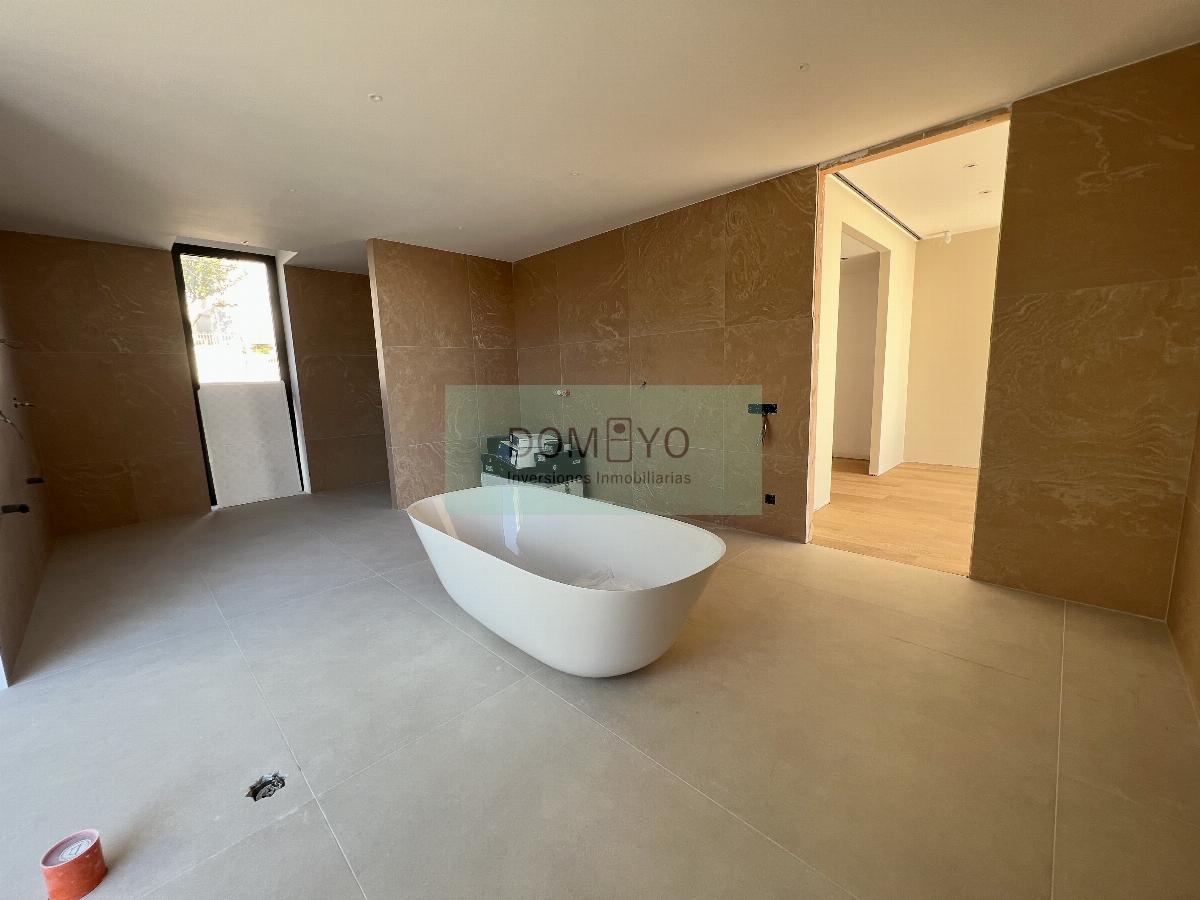 Suite bathroom