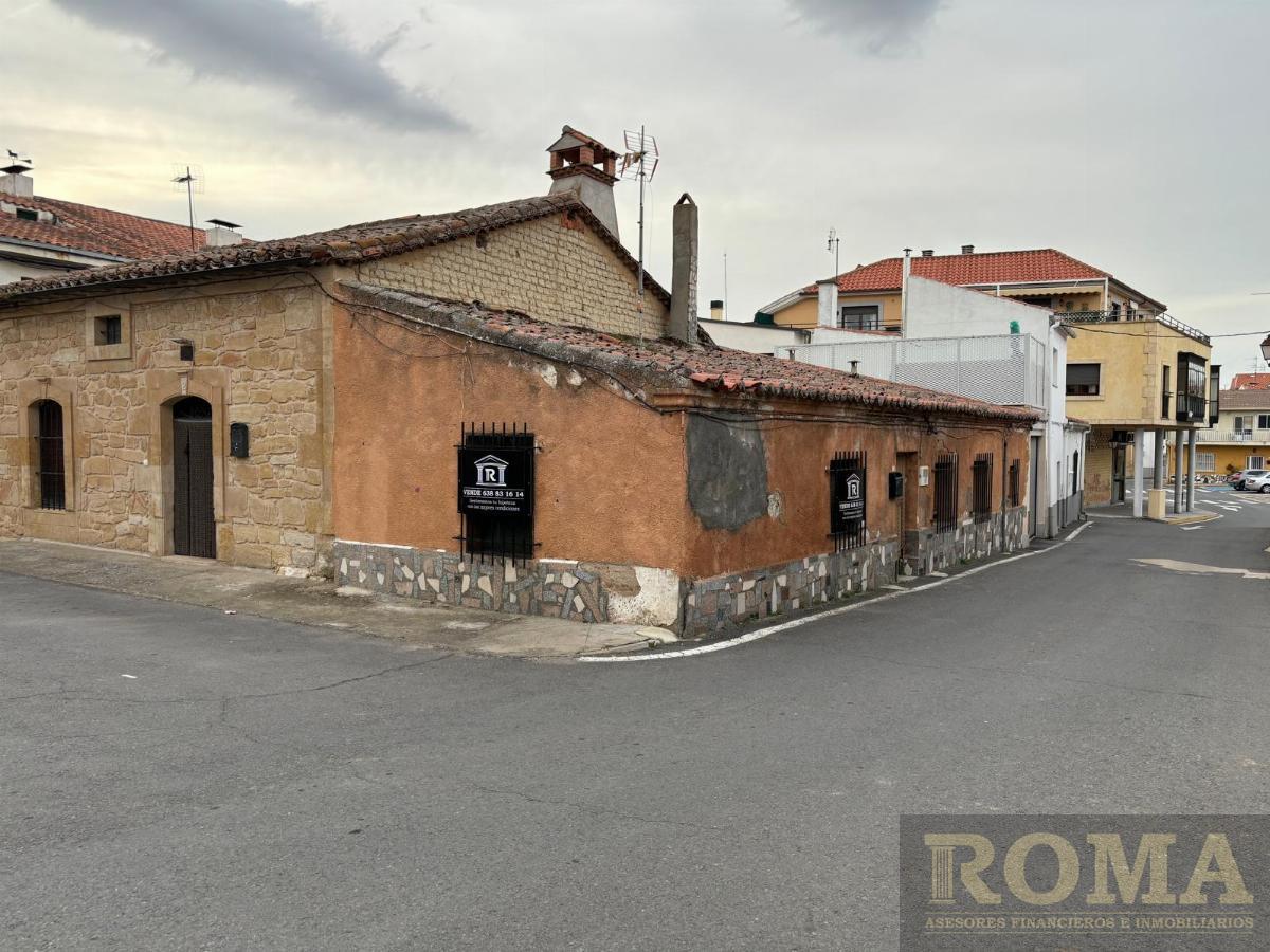 For sale of house in Cabrerizos