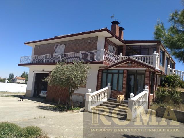 Venta de chalet en Castellanos de Villiquera