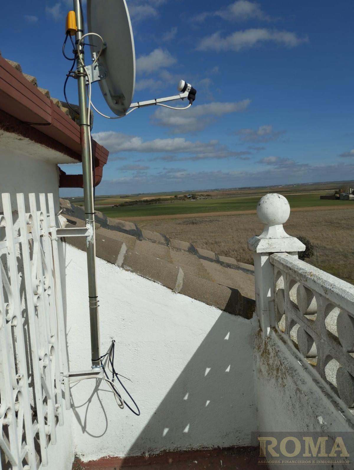 Venta de chalet en Castellanos de Villiquera
