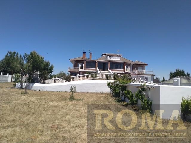 Venta de chalet en Castellanos de Villiquera
