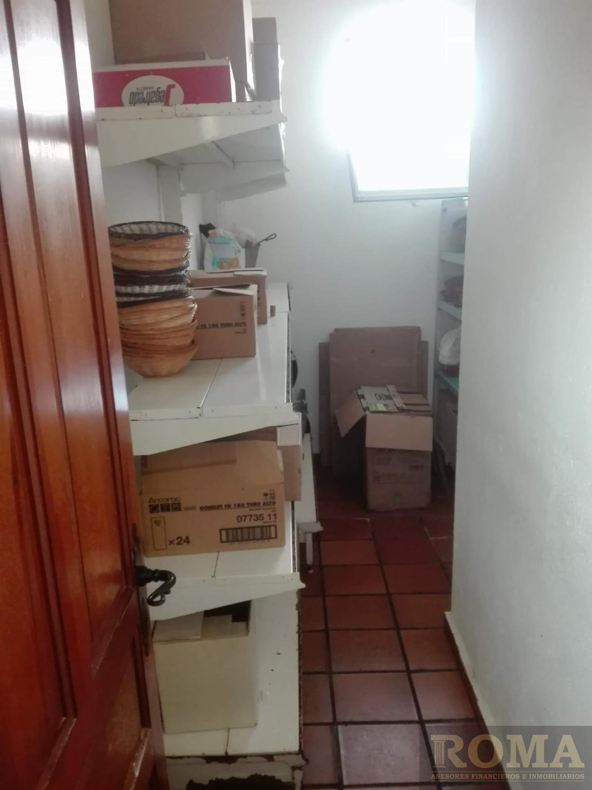 For sale of commercial in Cabrerizos