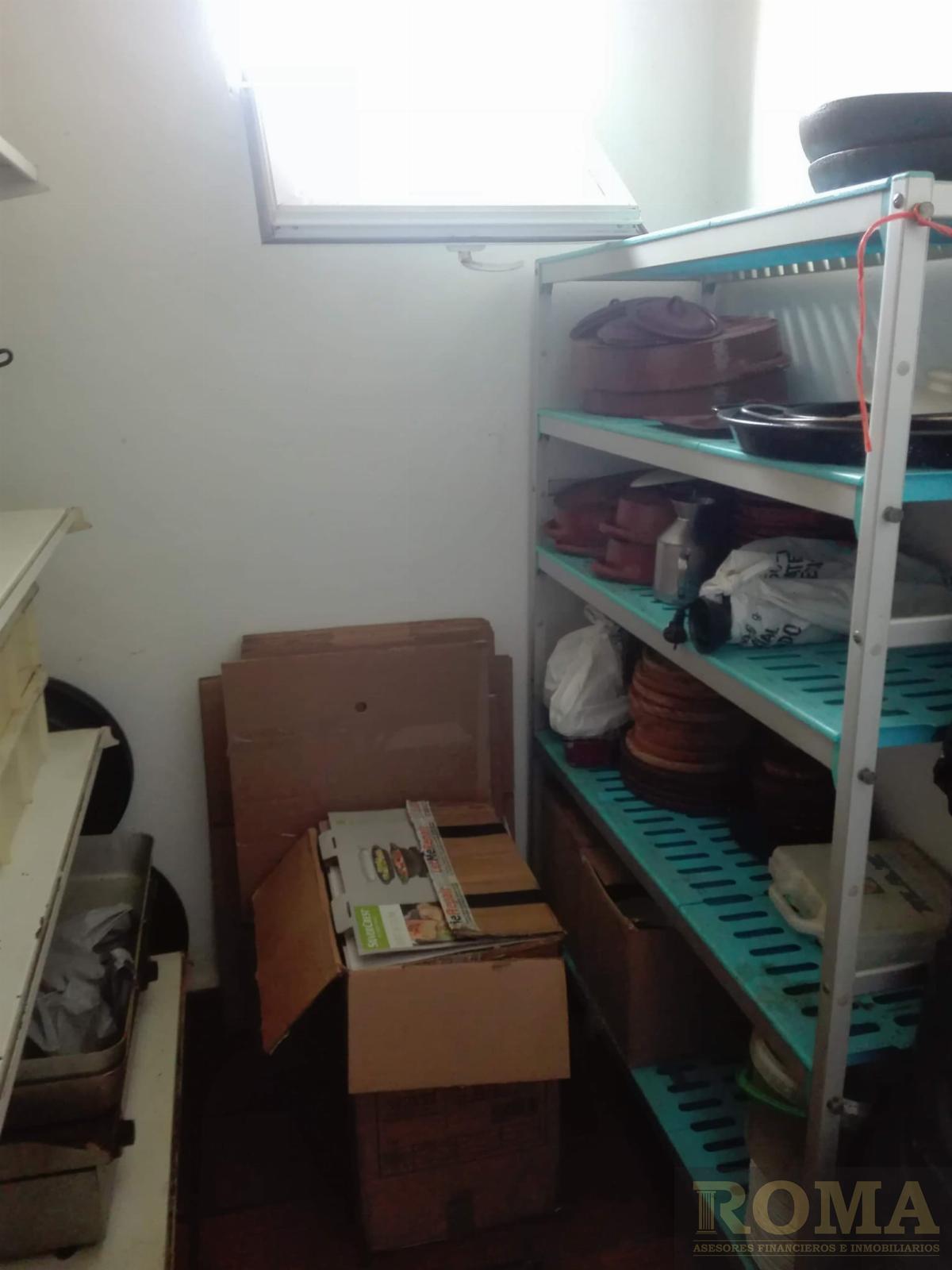 For sale of commercial in Cabrerizos