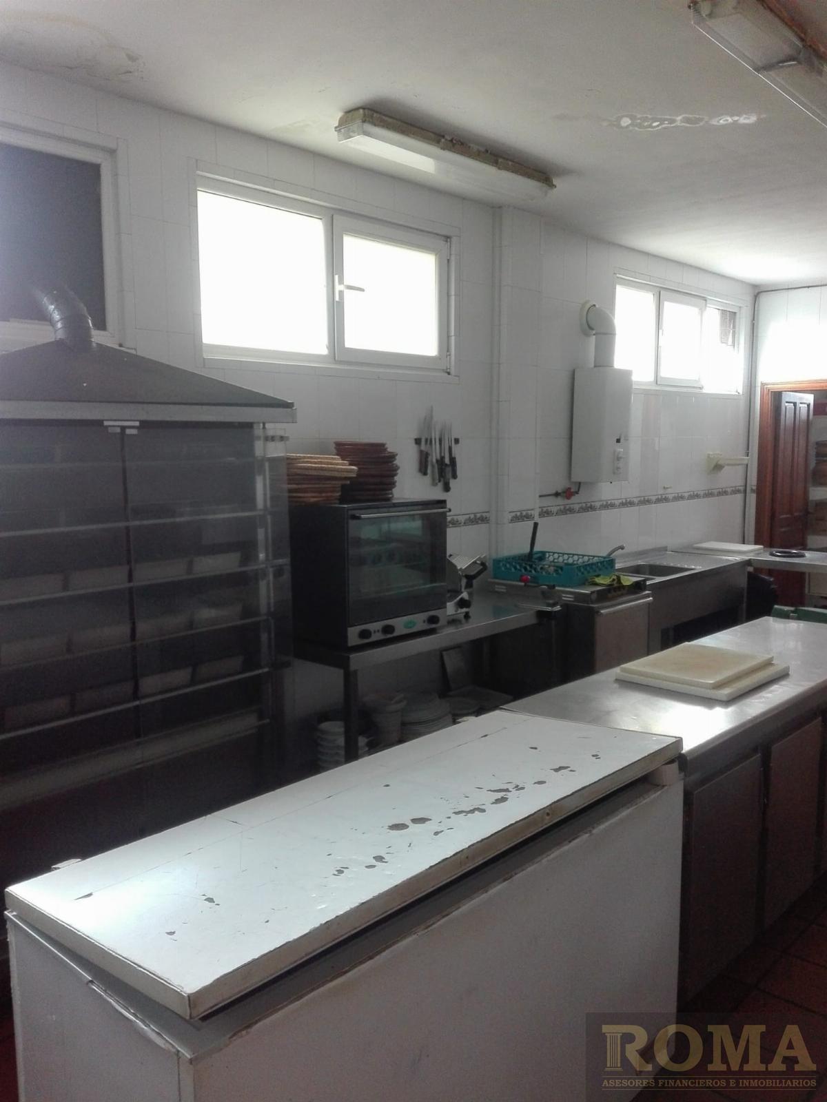 For sale of commercial in Cabrerizos