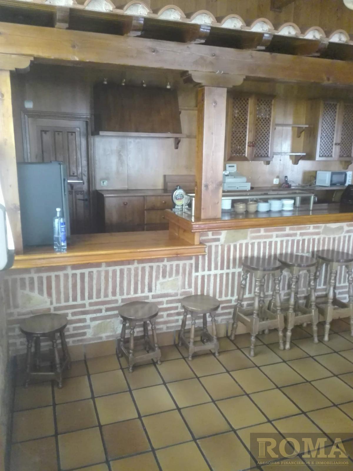 For sale of commercial in Cabrerizos