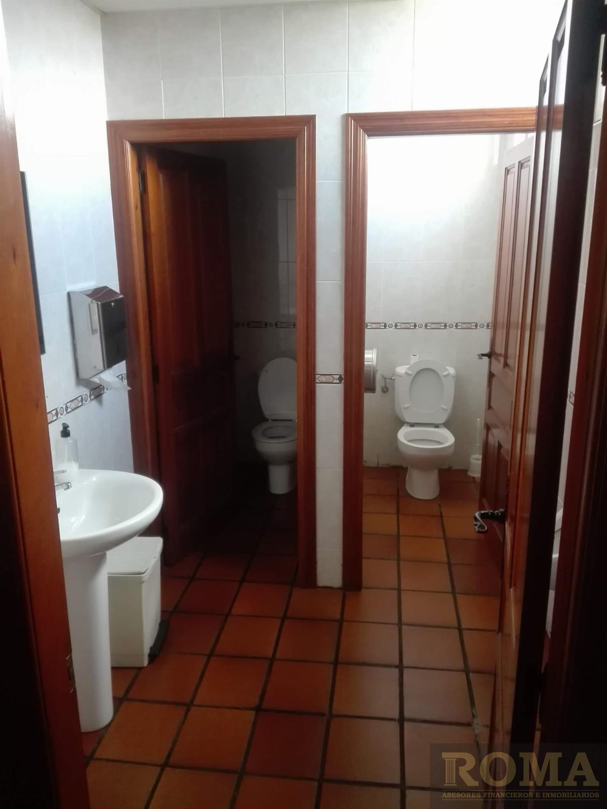 For sale of commercial in Cabrerizos
