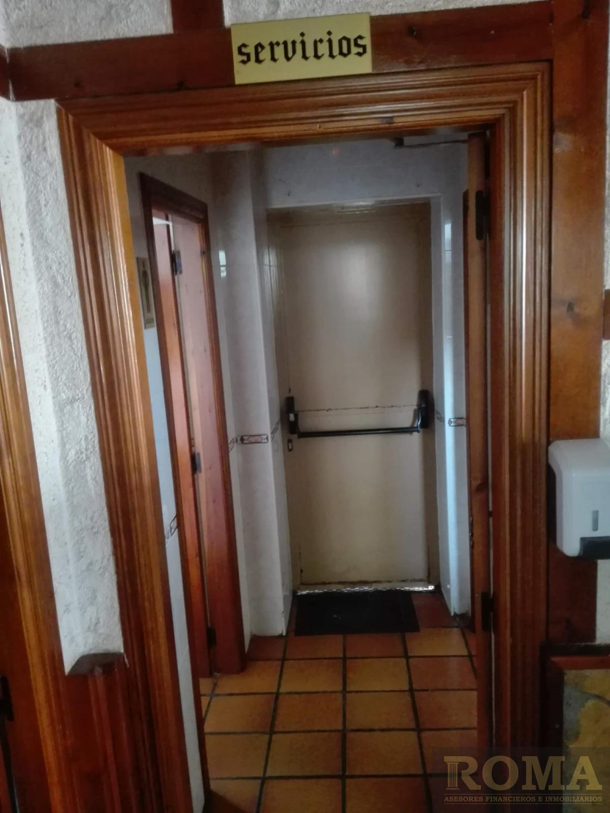 For sale of commercial in Cabrerizos