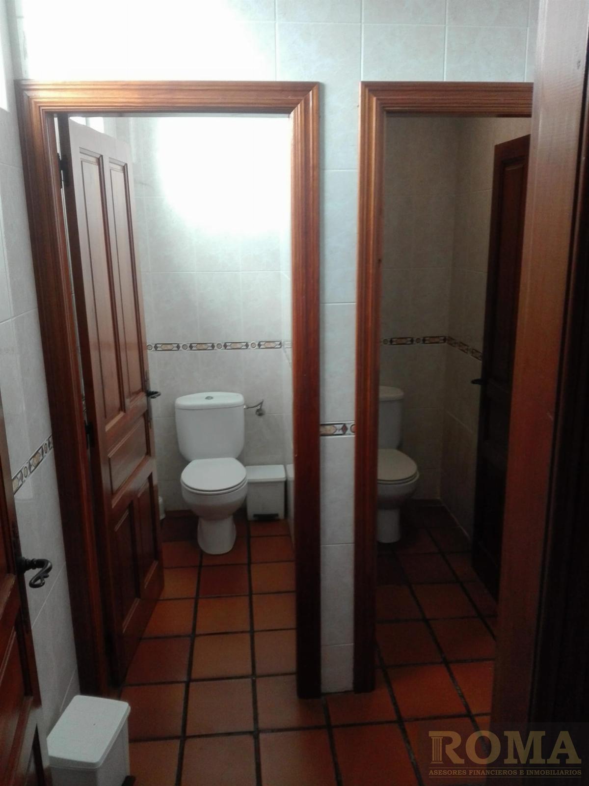 For sale of commercial in Cabrerizos