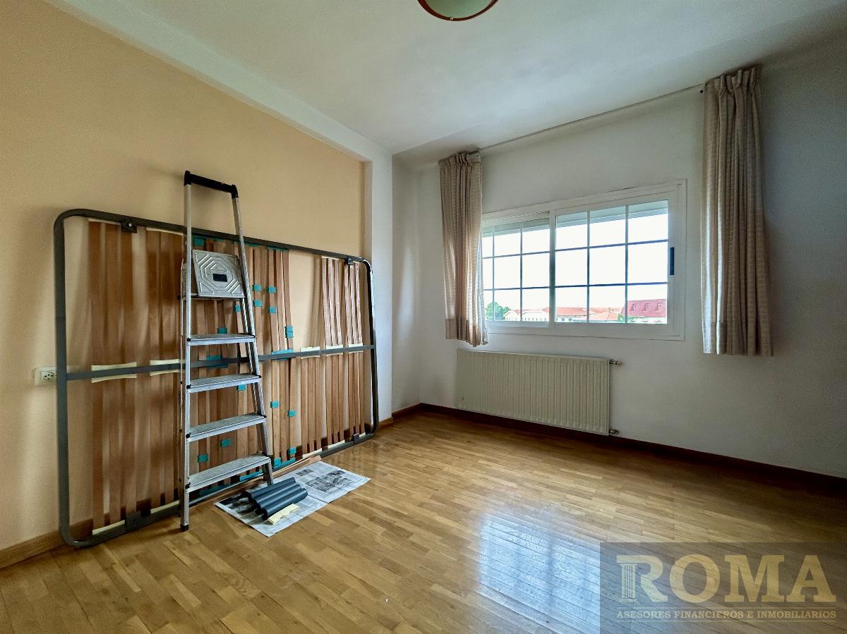 For sale of duplex in Villares de la Reina