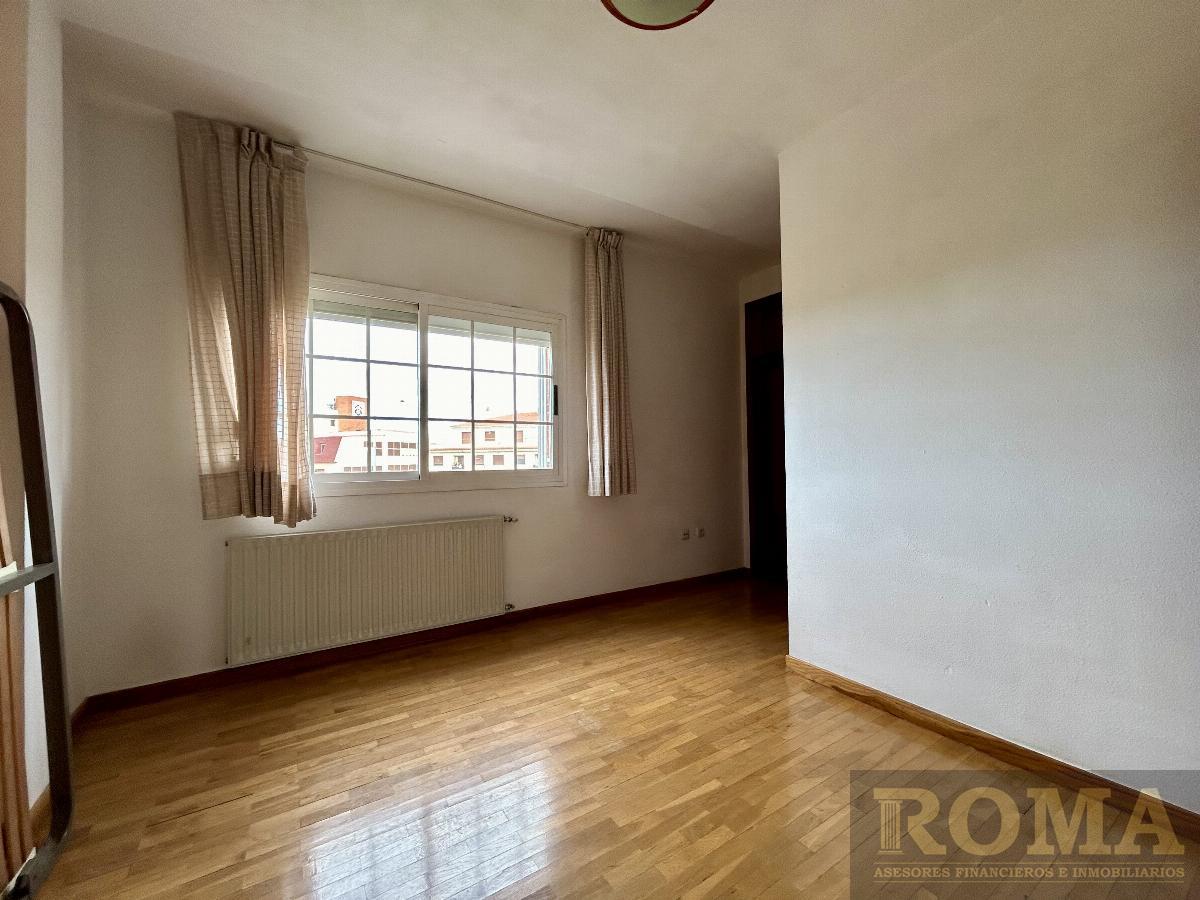 For sale of duplex in Villares de la Reina