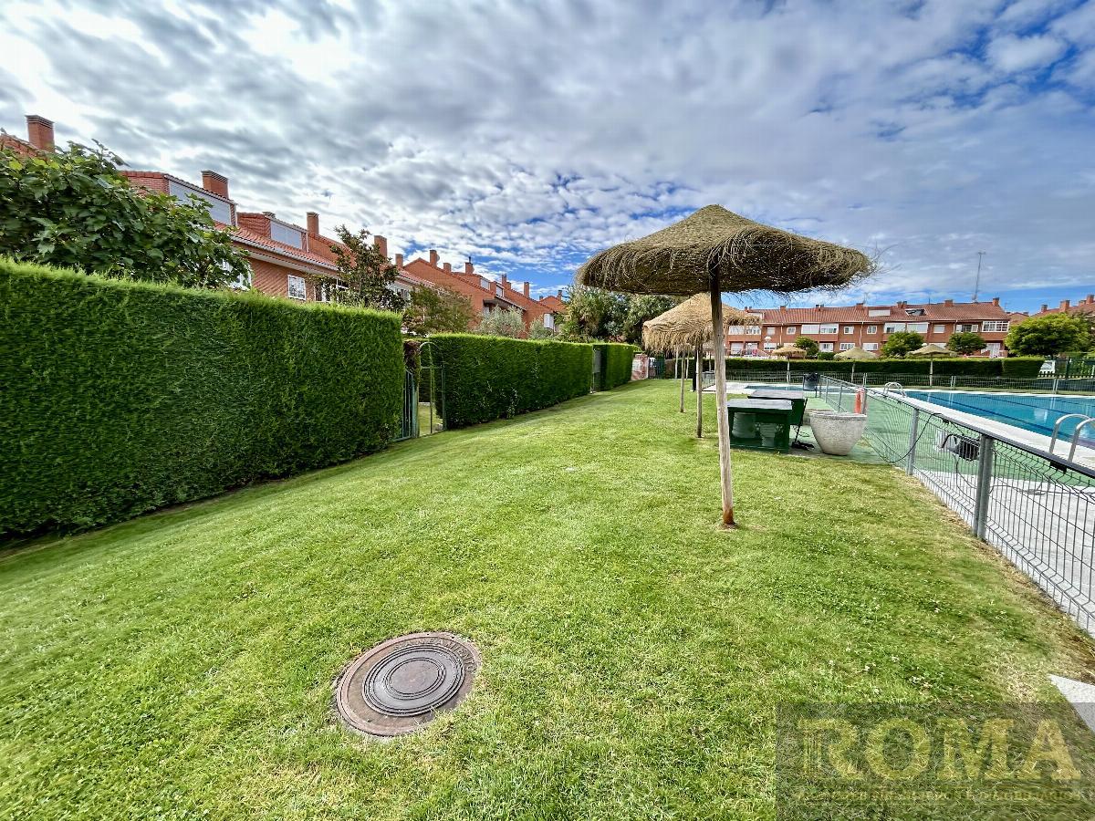 For sale of duplex in Villares de la Reina