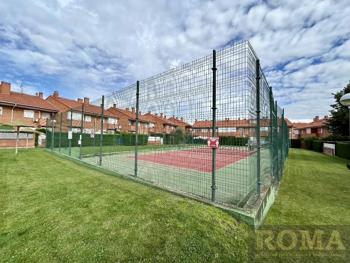 For sale of duplex in Villares de la Reina
