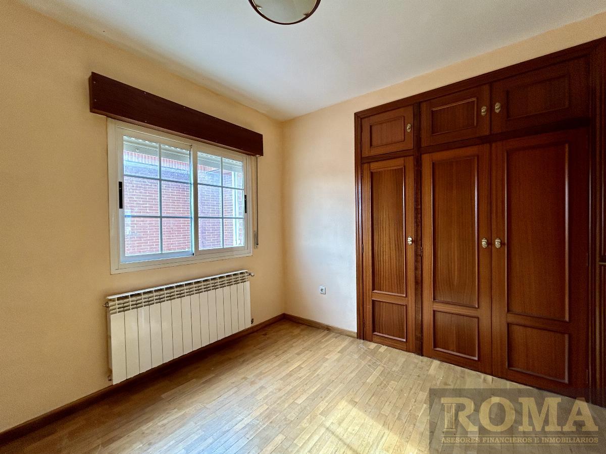 For sale of duplex in Villares de la Reina