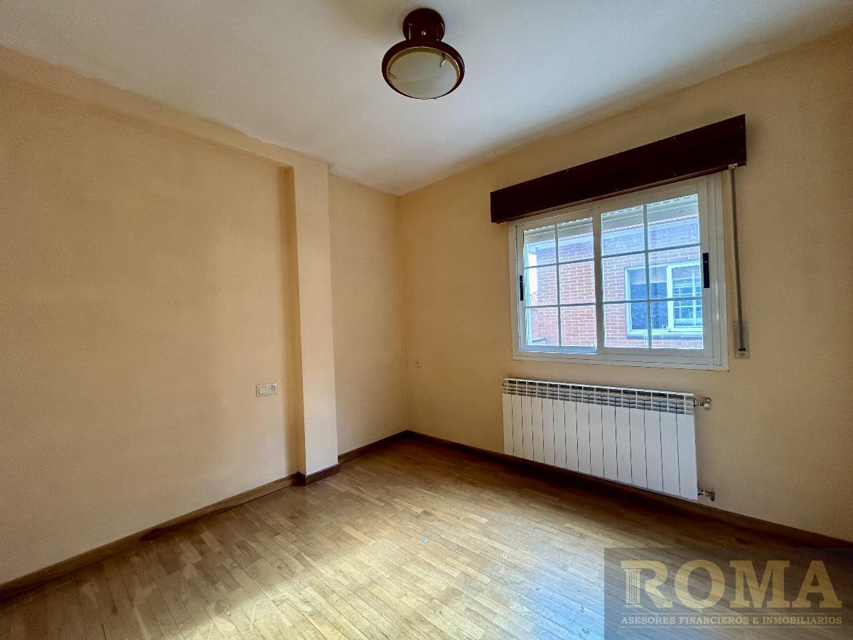 For sale of duplex in Villares de la Reina
