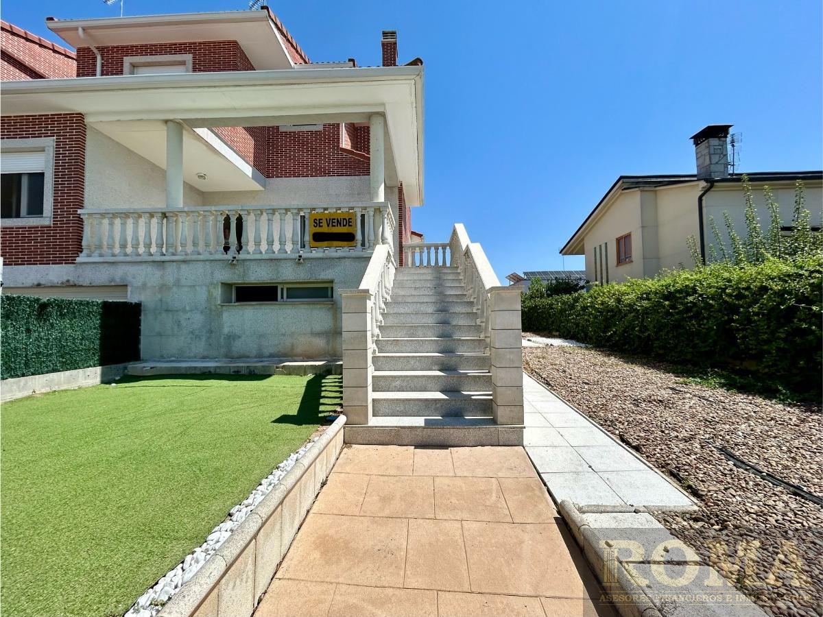 For sale of chalet in Cabrerizos