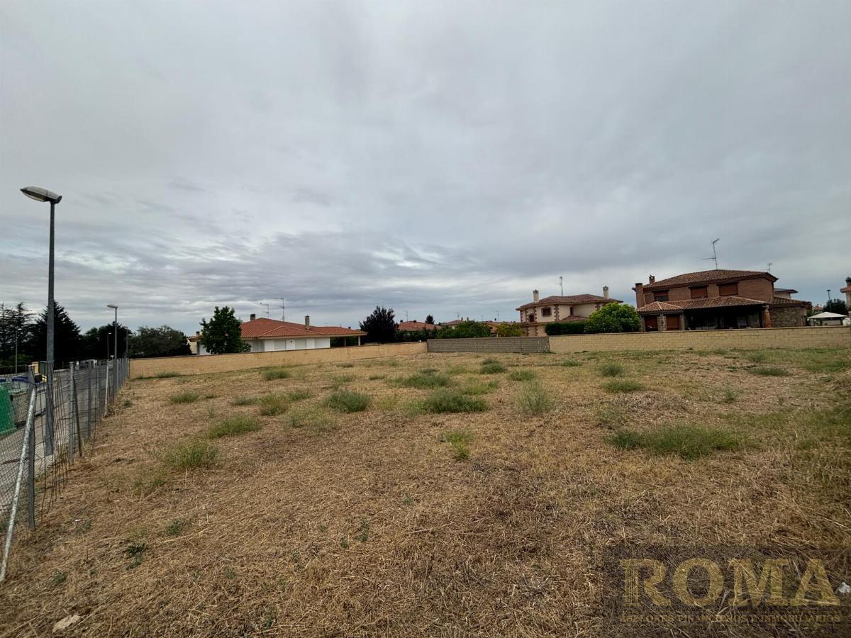 For sale of land in Villamayor