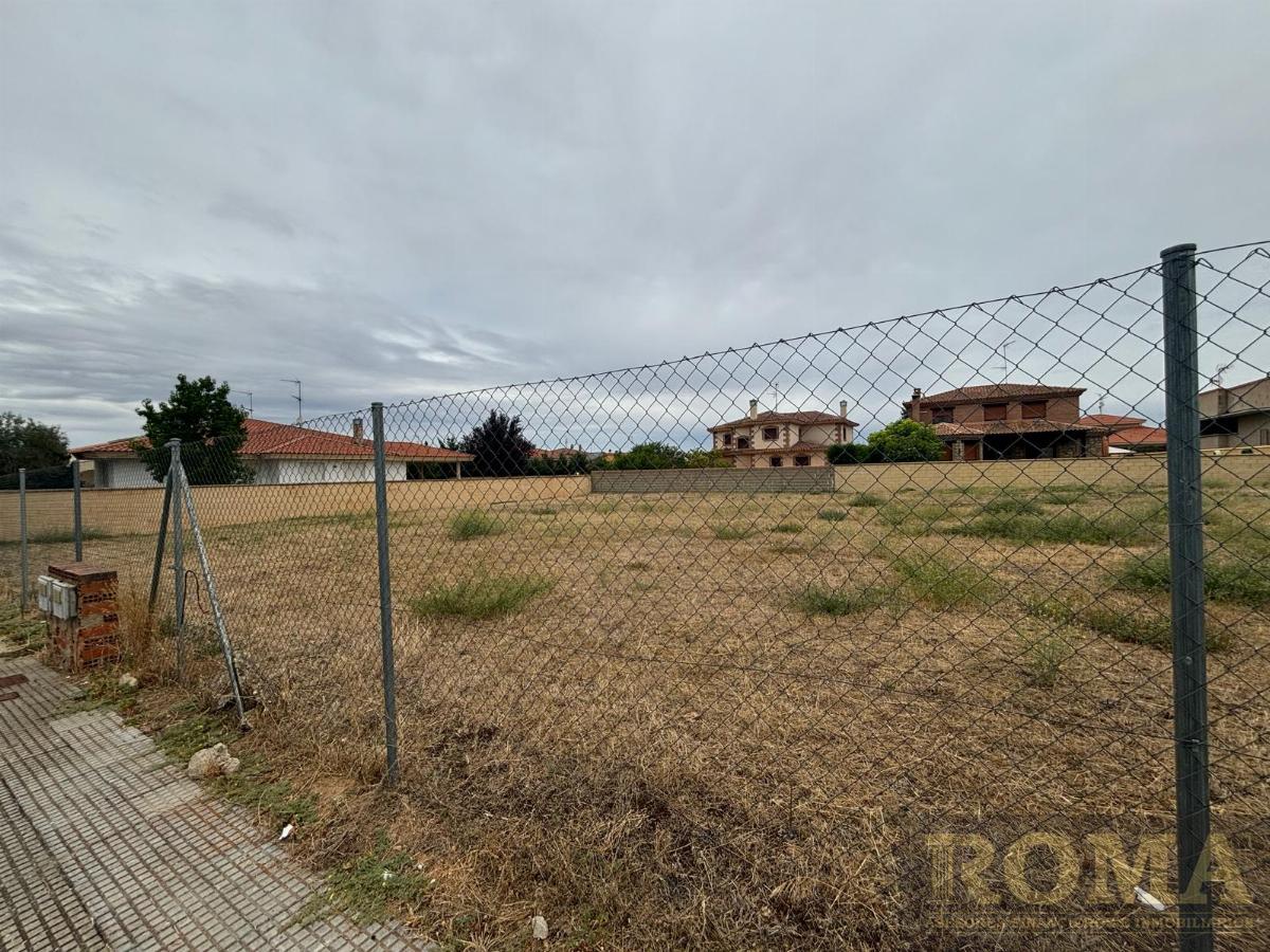 For sale of land in Villamayor