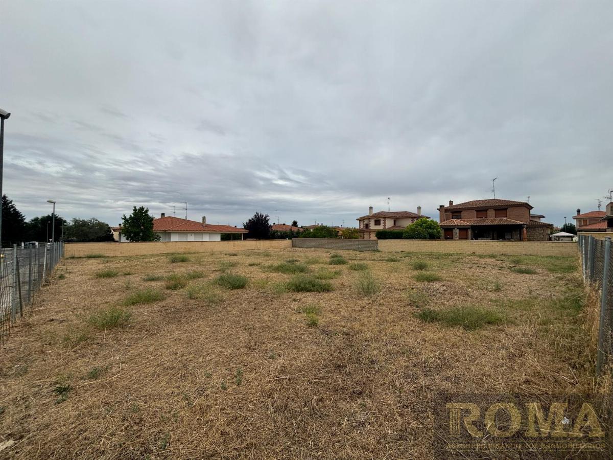 For sale of land in Villamayor