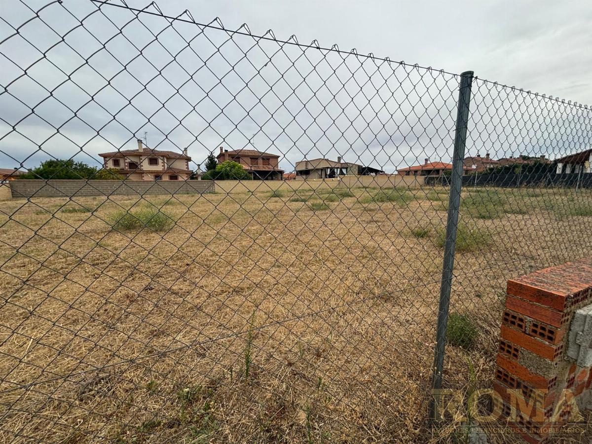 For sale of land in Villamayor