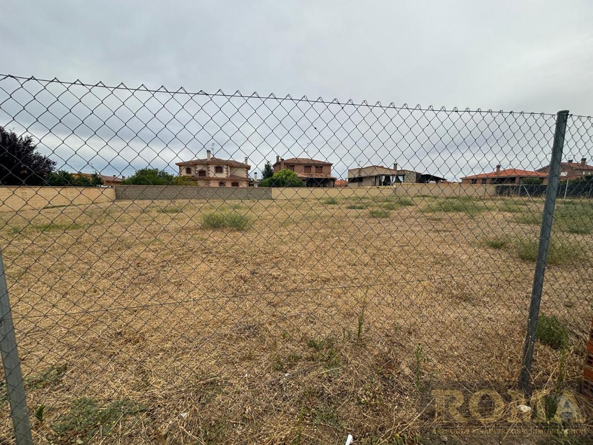 For sale of land in Villamayor