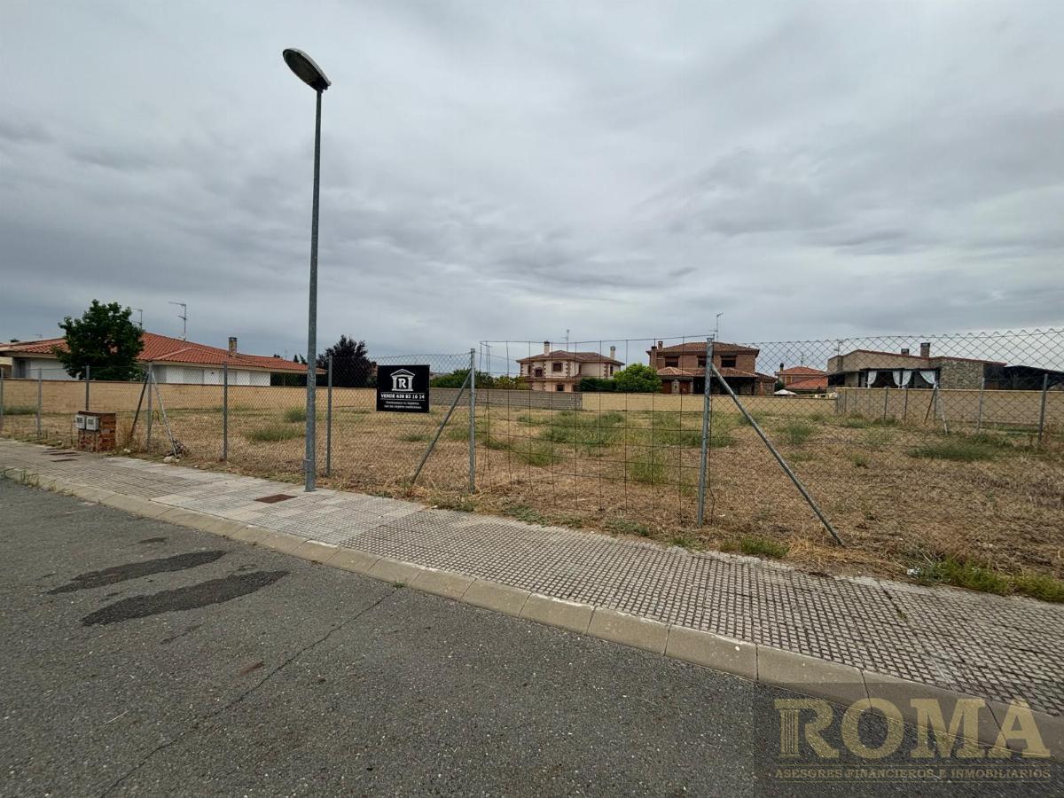 For sale of land in Villamayor