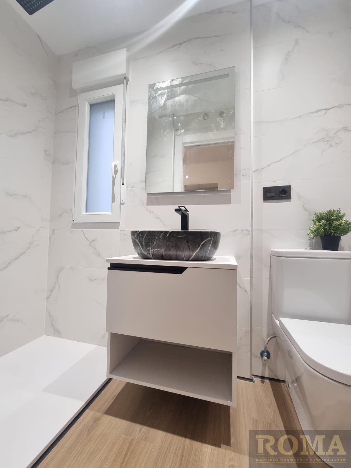 For sale of apartment in Salamanca