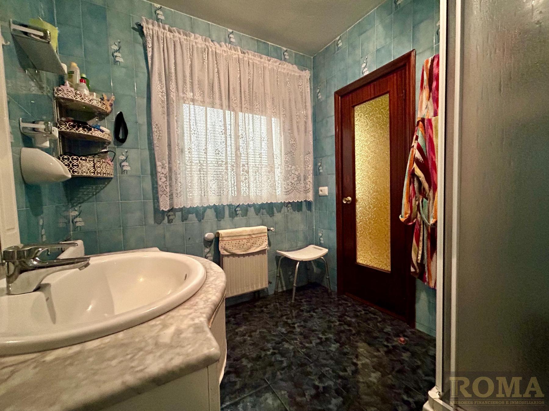For sale of house in Cabrerizos