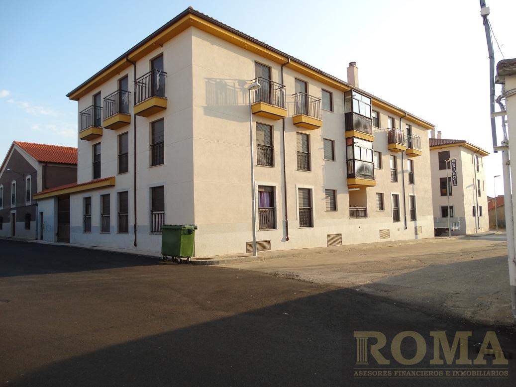 For sale of duplex in La Fuente de San Esteban