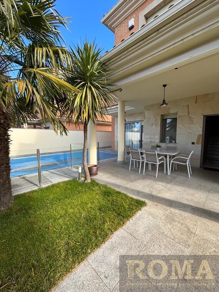 For sale of chalet in Carbajosa de la Sagrada